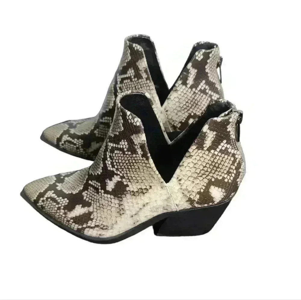 Vince Camuto NWOT Bibestie Snake Print Leather Booties Size 8.5 M/39 - Picture 4 of 15